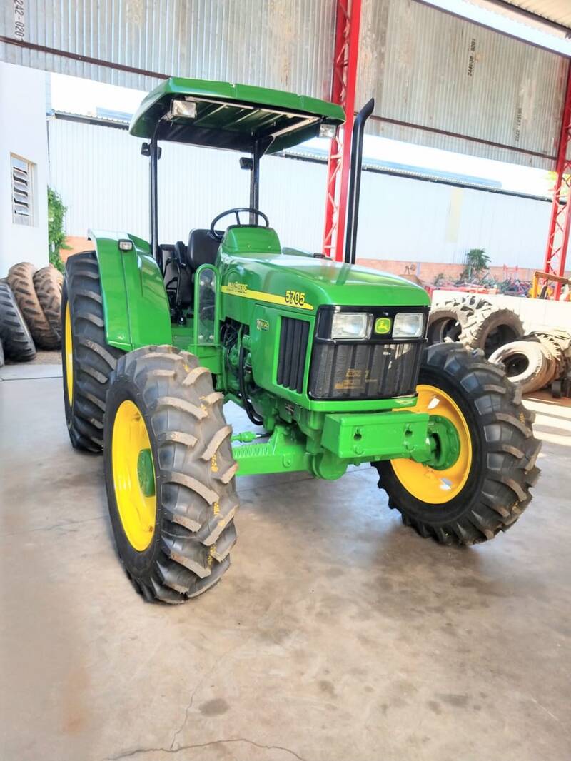 TRATOR JOHN DEERE 5705 - 4X4 - ANO 2007 - VENDIDO